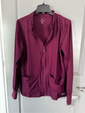 Women's Zip-Front Scrub Jacket in Wine